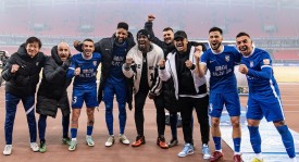 中超名帅隐退江湖：足球风云人物赋闲在家传奇故事